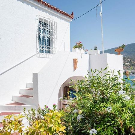 Traditional House Under The Clock Tower With Sweet View Poros Town Luaran gambar