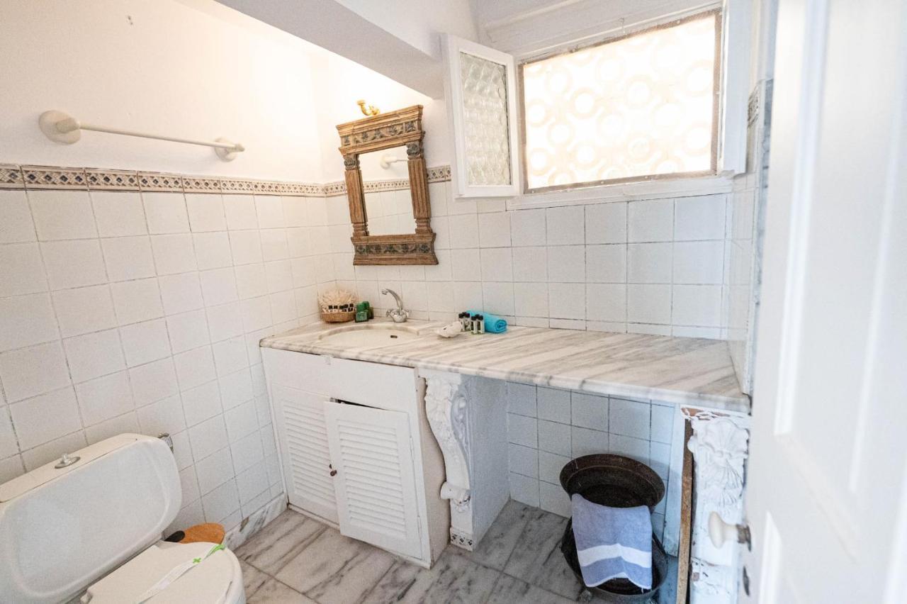 Traditional House Under The Clock Tower With Sweet View Poros Town Luaran gambar