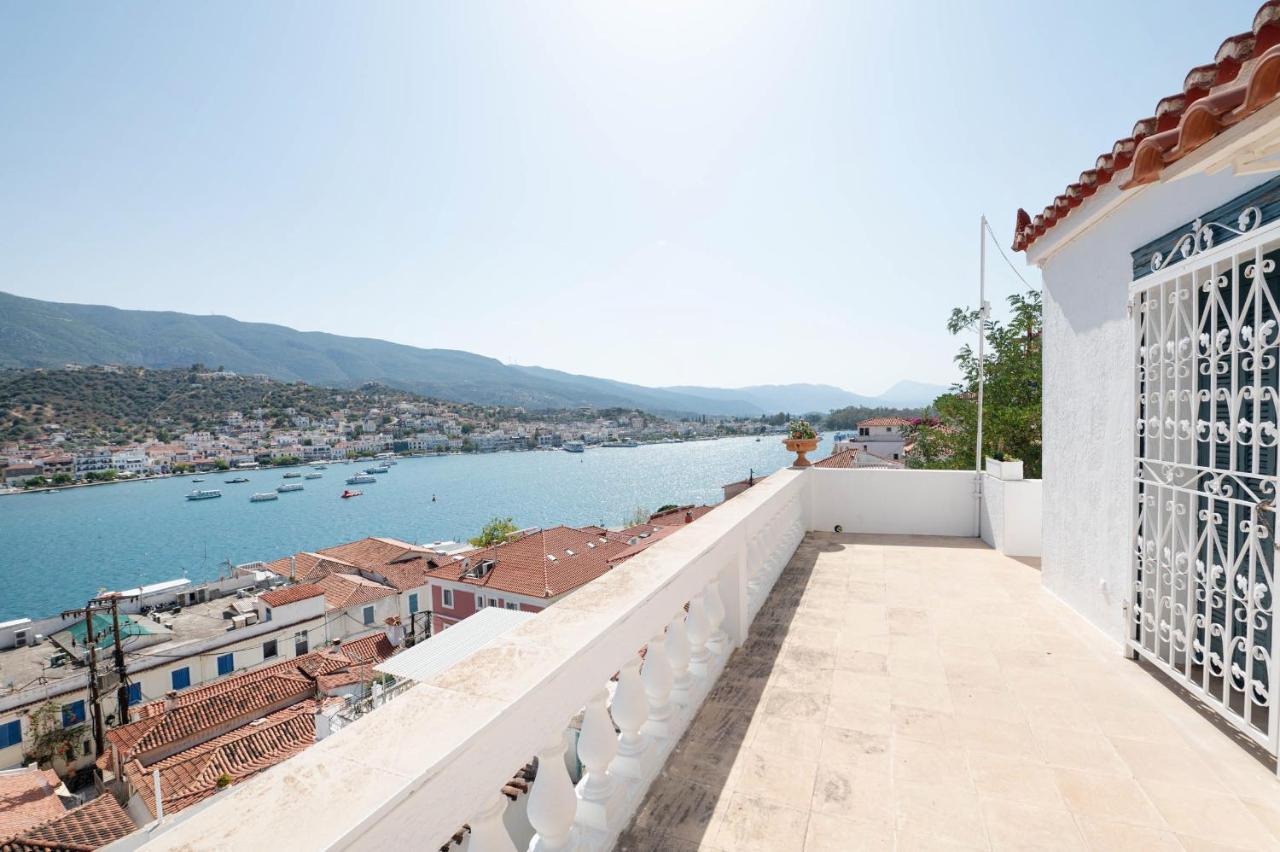 Traditional House Under The Clock Tower With Sweet View Poros Town Luaran gambar