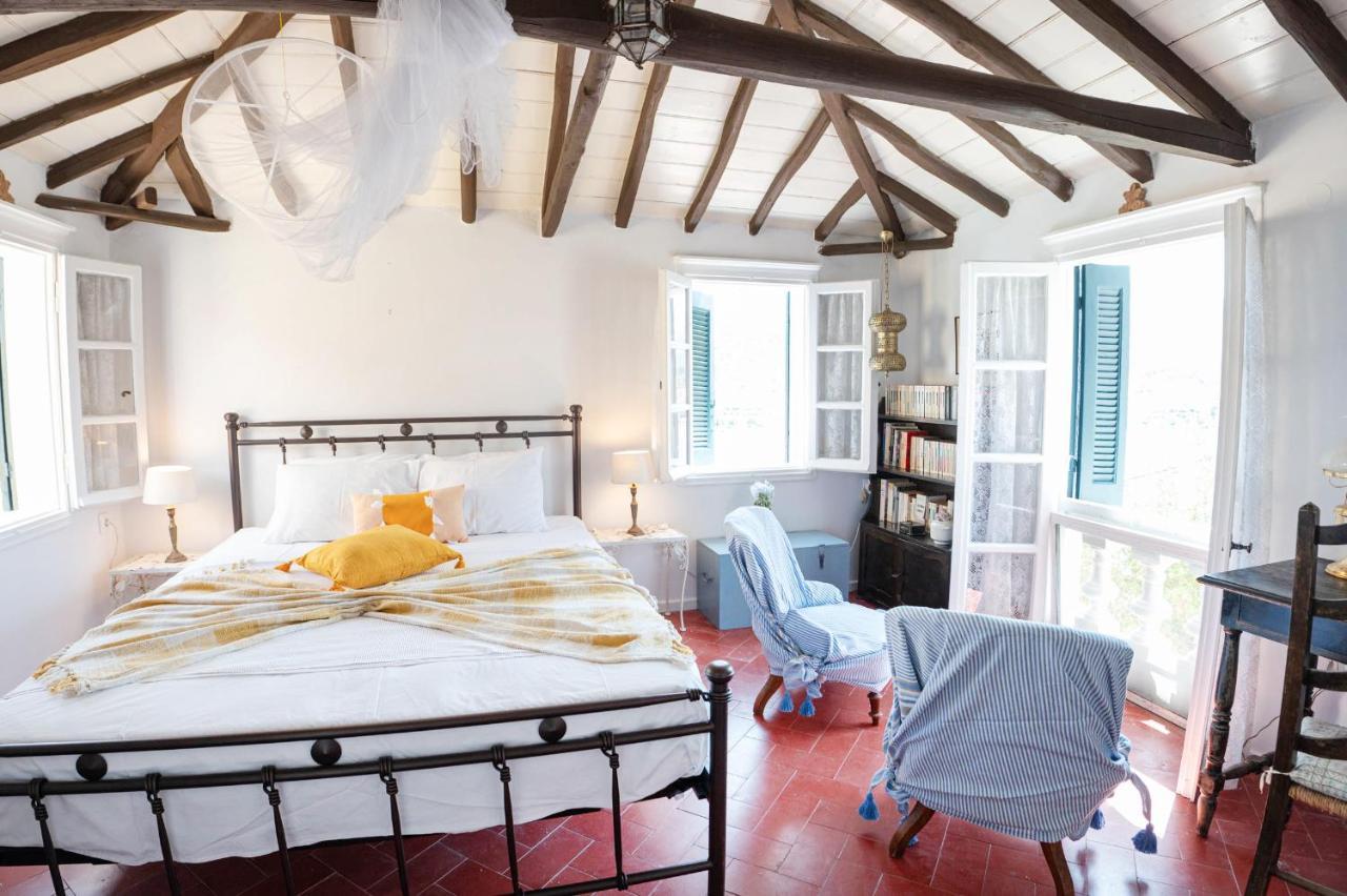 Traditional House Under The Clock Tower With Sweet View Poros Town Luaran gambar