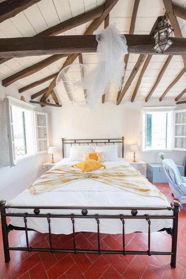 Traditional House Under The Clock Tower With Sweet View Poros Town Luaran gambar