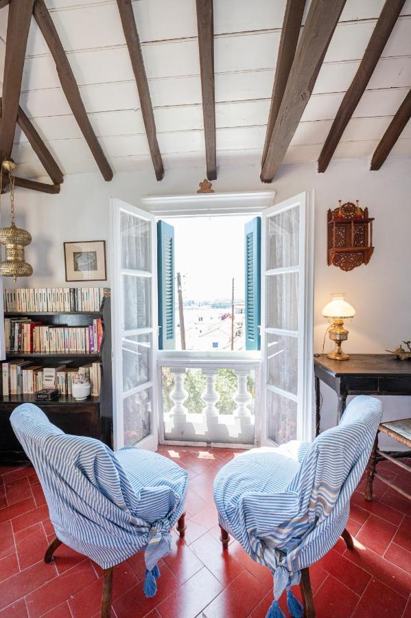 Traditional House Under The Clock Tower With Sweet View Poros Town Luaran gambar