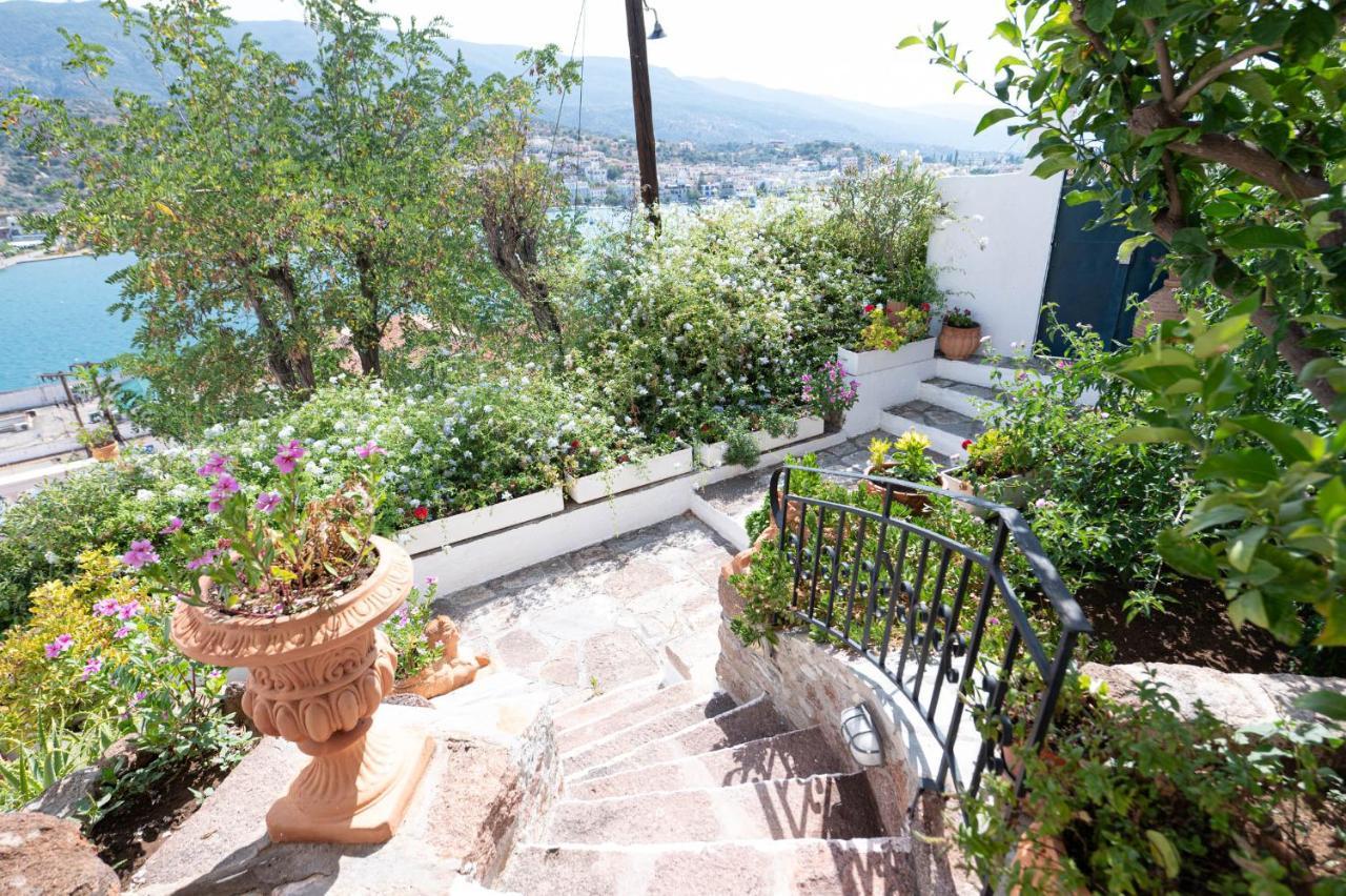 Traditional House Under The Clock Tower With Sweet View Poros Town Luaran gambar