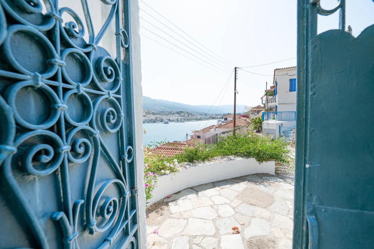Traditional House Under The Clock Tower With Sweet View Poros Town Luaran gambar