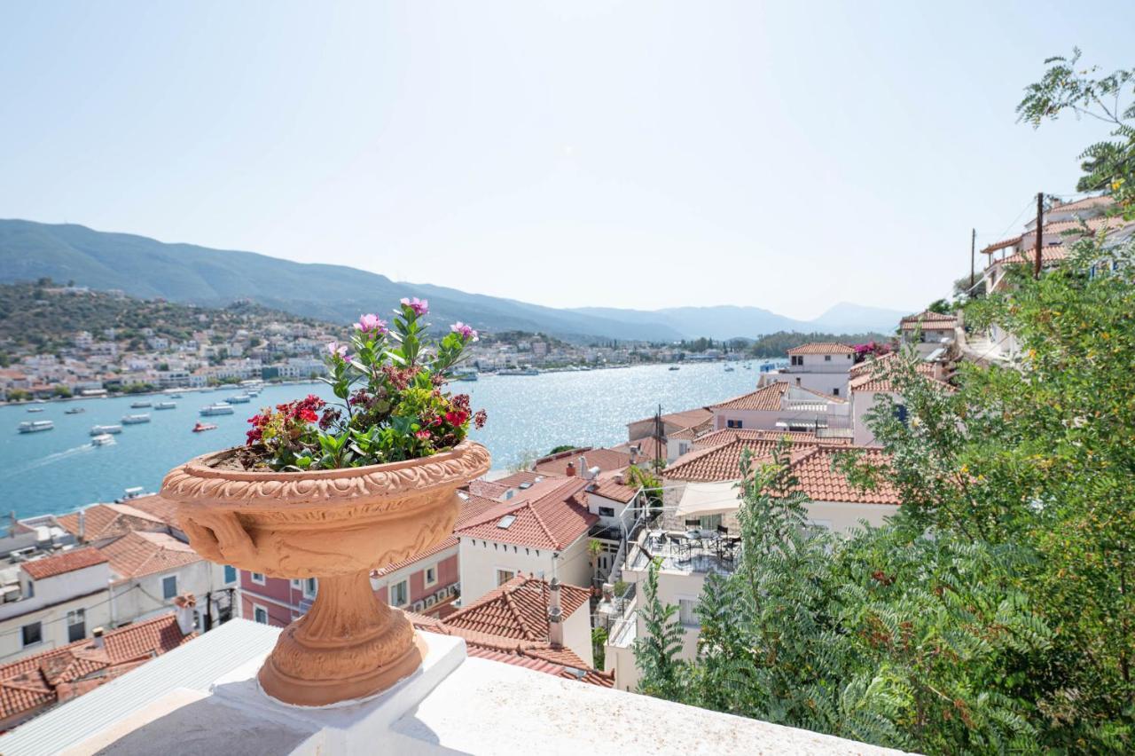 Traditional House Under The Clock Tower With Sweet View Poros Town Luaran gambar
