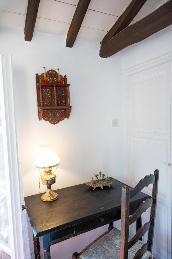 Traditional House Under The Clock Tower With Sweet View Poros Town Luaran gambar