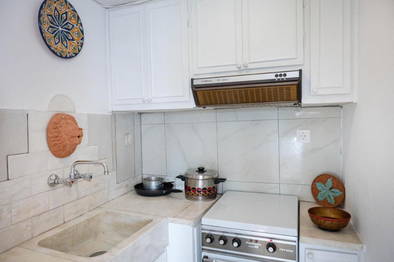 Traditional House Under The Clock Tower With Sweet View Poros Town Luaran gambar
