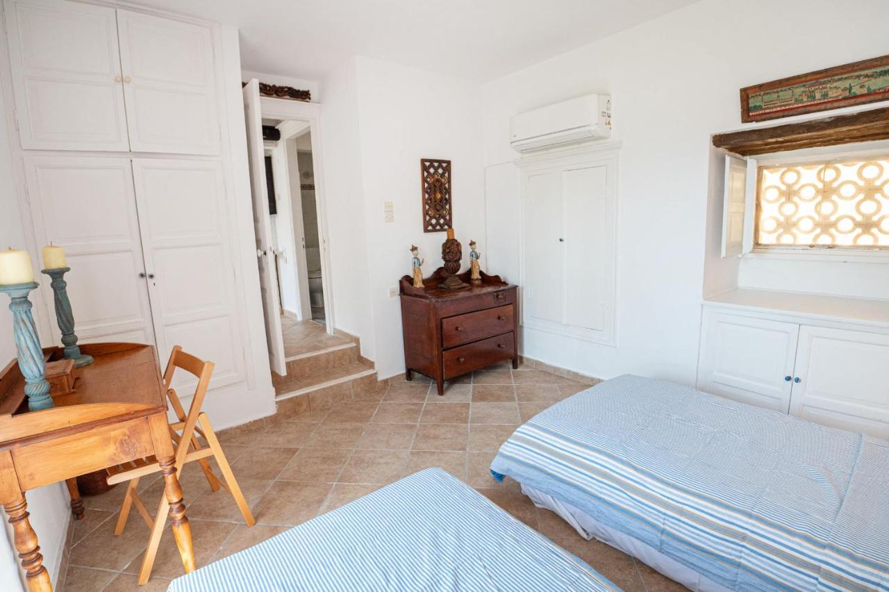 Traditional House Under The Clock Tower With Sweet View Poros Town Luaran gambar