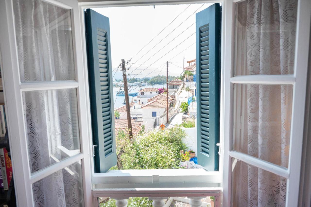 Traditional House Under The Clock Tower With Sweet View Poros Town Luaran gambar