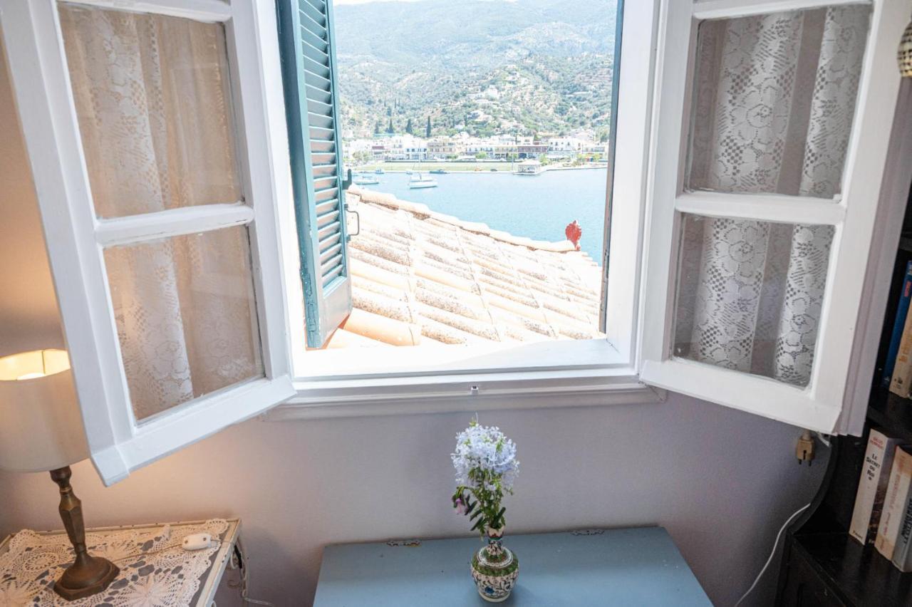 Traditional House Under The Clock Tower With Sweet View Poros Town Luaran gambar