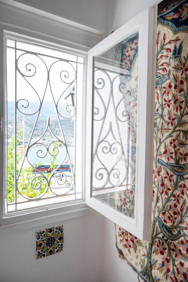 Traditional House Under The Clock Tower With Sweet View Poros Town Luaran gambar