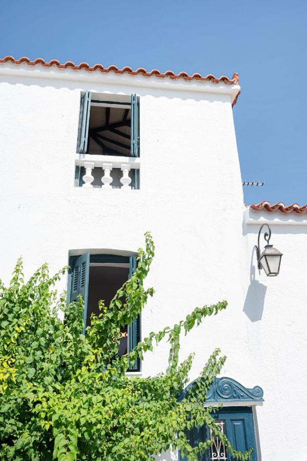 Traditional House Under The Clock Tower With Sweet View Poros Town Luaran gambar