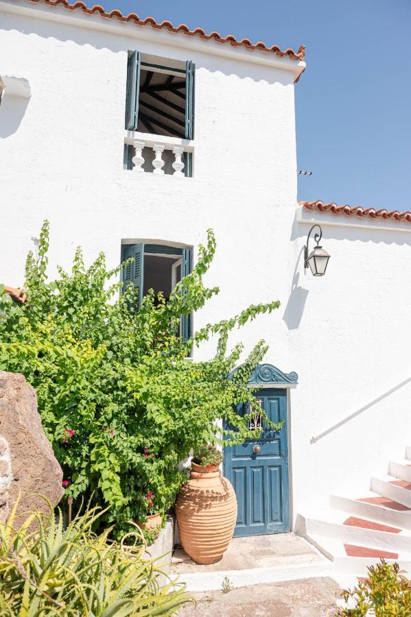 Traditional House Under The Clock Tower With Sweet View Poros Town Luaran gambar