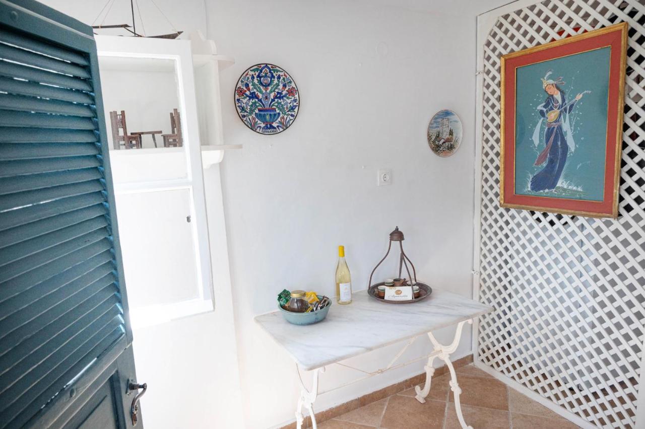 Traditional House Under The Clock Tower With Sweet View Poros Town Luaran gambar