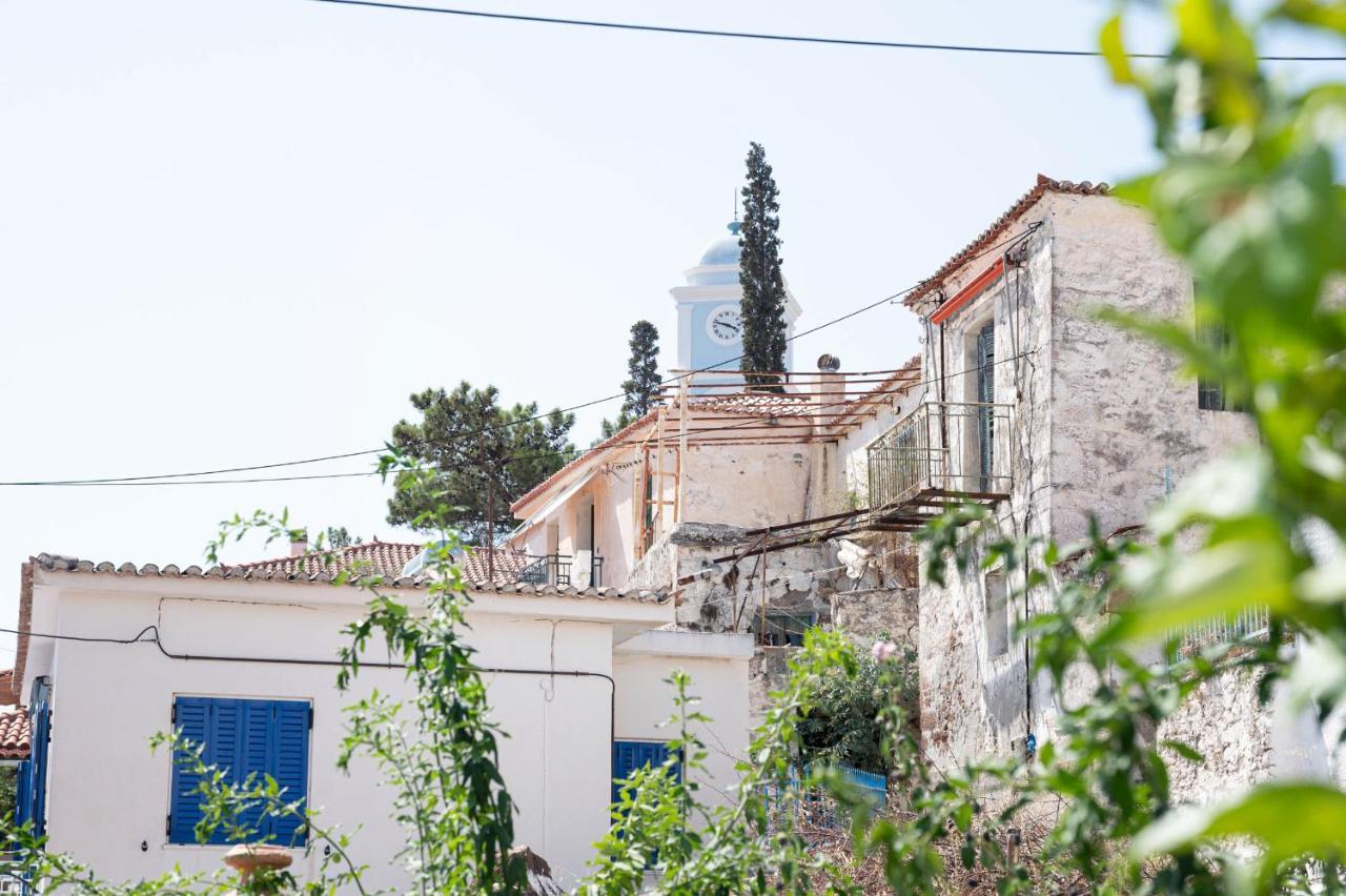 Traditional House Under The Clock Tower With Sweet View Poros Town Luaran gambar