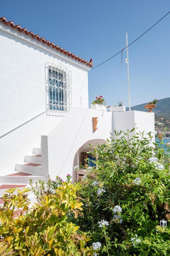 Traditional House Under The Clock Tower With Sweet View Poros Town Luaran gambar
