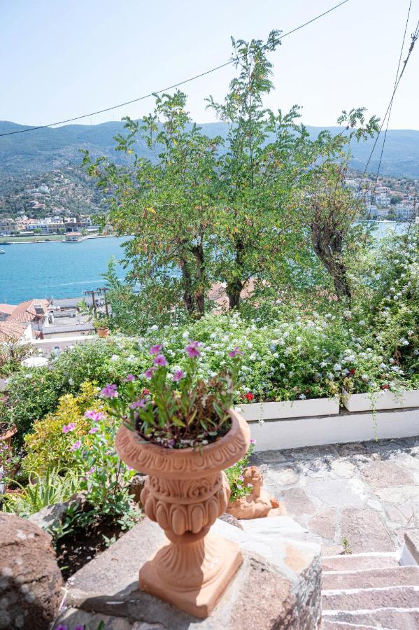 Traditional House Under The Clock Tower With Sweet View Poros Town Luaran gambar